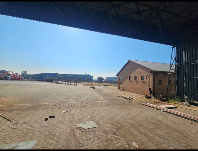 2,602M² WAREHOUSE TO LET IN TUNNEY